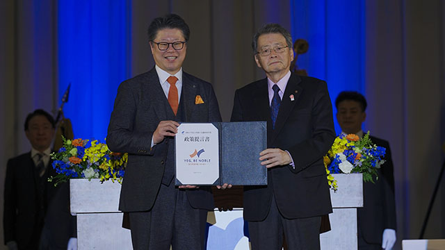 令和６年度日本YEG政策提言書を日商・小林会頭に手交